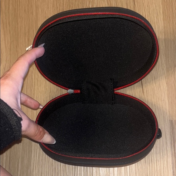 Beats by Dre Black and Red Case ONLY - Picture 2 of 2